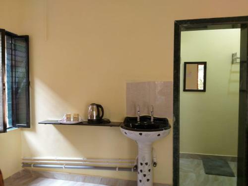 Hostal Shubham Harnai Holidays