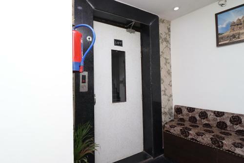 Oyo 11943 Hotel Yugantar Palace