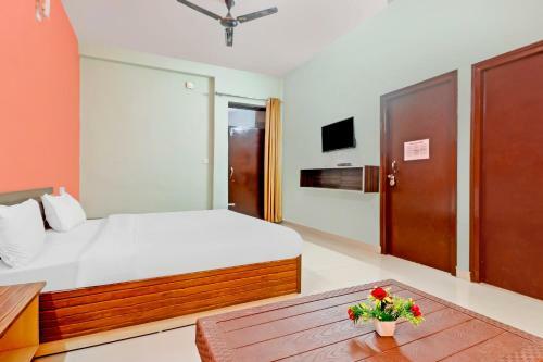 Collection O 83142 Hotel Hari Om Inn