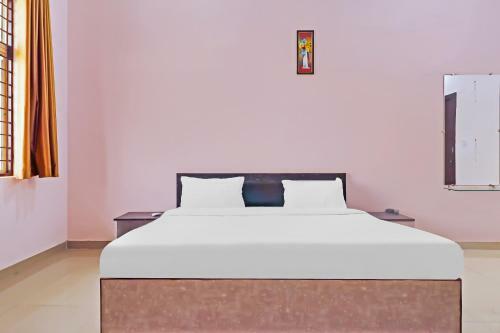 Collection O 83142 Hotel Hari Om Inn