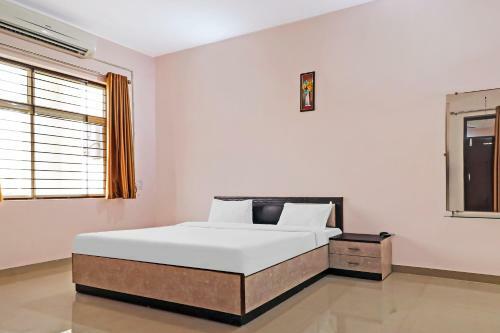 Collection O 83142 Hotel Hari Om Inn