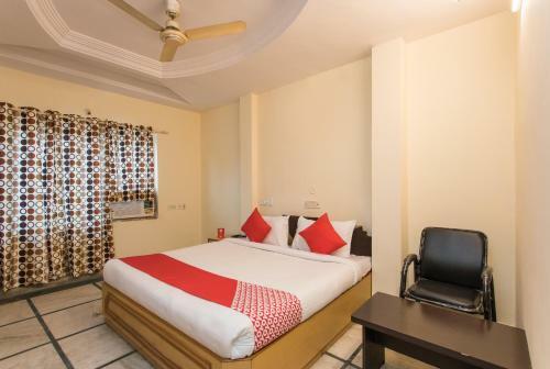 Oyo 18333 Hotel The Awesome