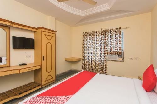 Oyo 18333 Hotel The Awesome