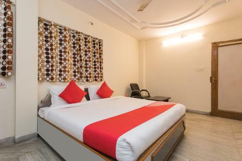 Oyo 18333 Hotel The Awesome