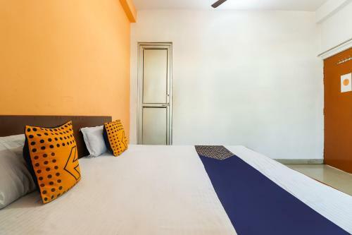 Spot On 43885 Hotel Laxmi Narayan