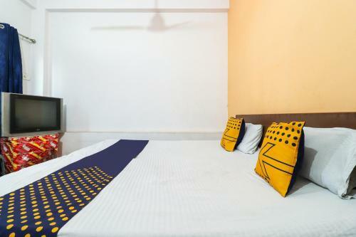 Spot On 43885 Hotel Laxmi Narayan