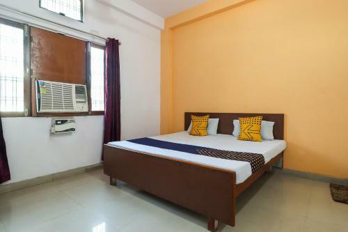 Spot On 43885 Hotel Laxmi Narayan