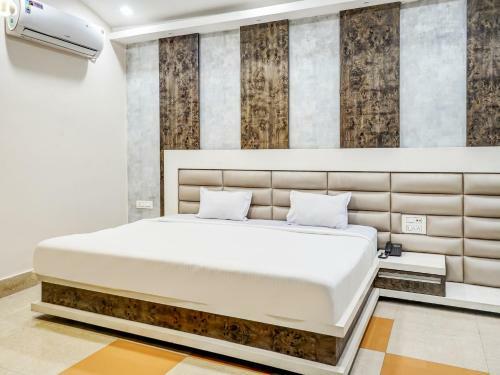 Capital O 79766 Hotel Star International