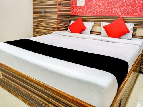 Capital O 79766 Hotel Star International