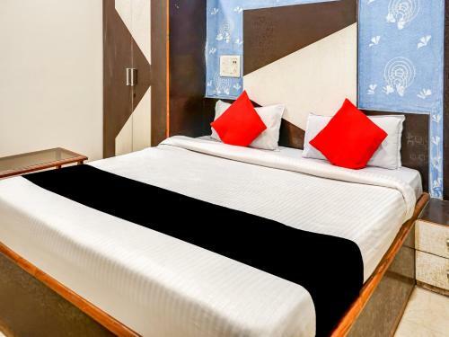 Capital O 79766 Hotel Star International