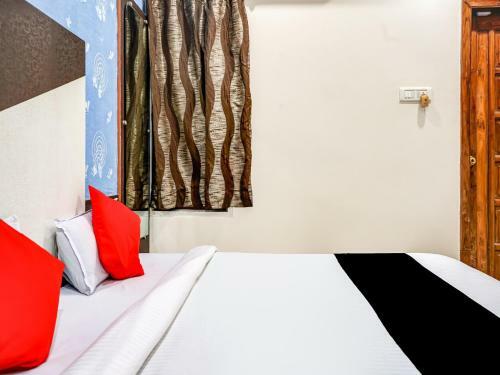 Capital O 79766 Hotel Star International