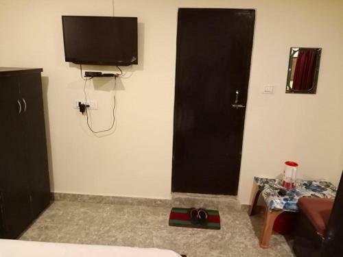 S S Hotel And Restaurant By Wb Economy