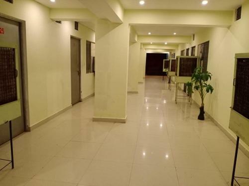 S S Hotel And Restaurant By Wb Economy