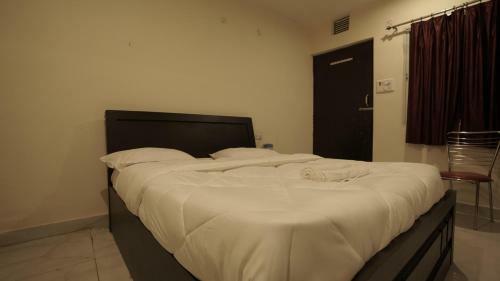 S S Hotel And Restaurant By Wb Economy