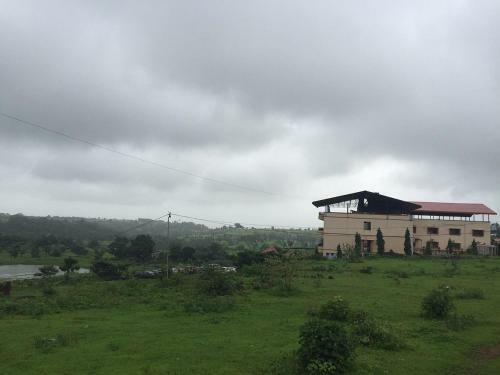 Hotel Ss Resort Near Jaysagar Lake