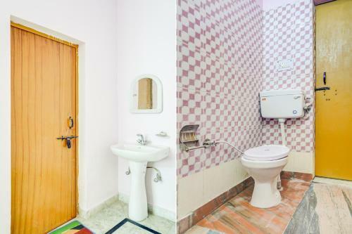 Hostal Oyo 78707 Pink House