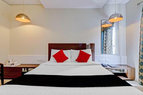 Hotel Capital O 81651 City Palace