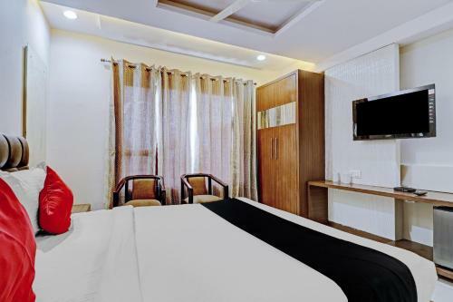 Hotel Capital O 81651 City Palace