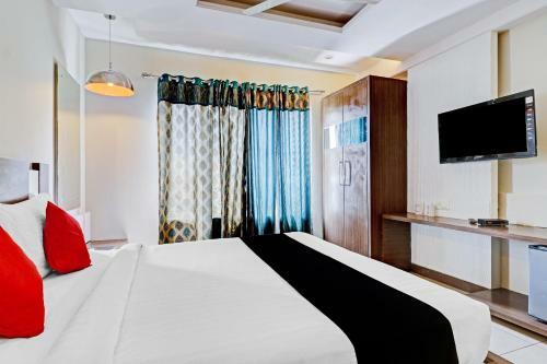 Hotel Capital O 81651 City Palace