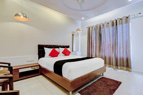 Hotel Capital O 81651 City Palace