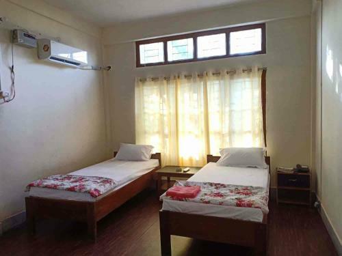 Single Bed Room With Private Bathroom