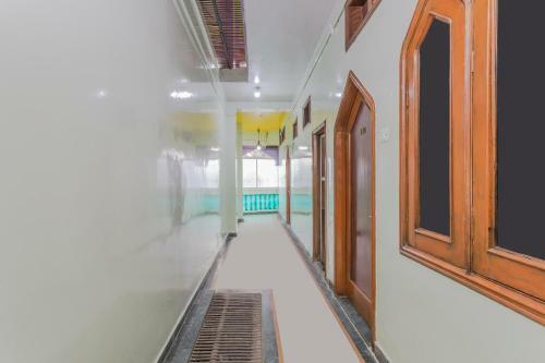 Oyo 26754 Shree Malak Hotel