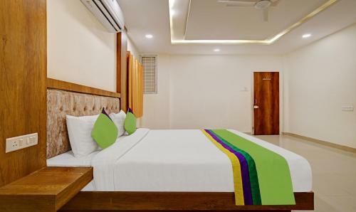 Hotel Treebo Trend Royal Empire Indore
