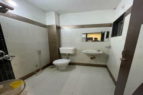Collection O 84499 Hotel Nakshatra Inn