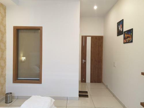 Bed & Breakfast Mahadev Residency