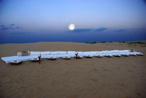 Incredible Desert Camp & Safari