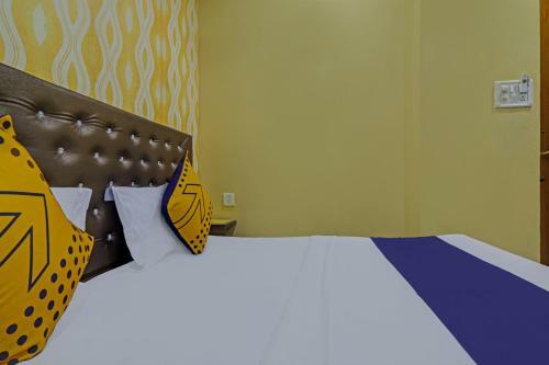 Hotel Spot On 72246 Gayatri Lodge