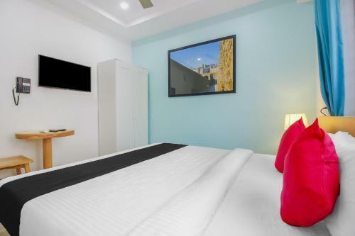Capital O76170 Hotel Mayukha