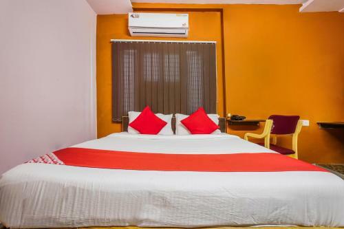 Hotel Vaccinated Staff - Oyo 13746 Mint Leaves