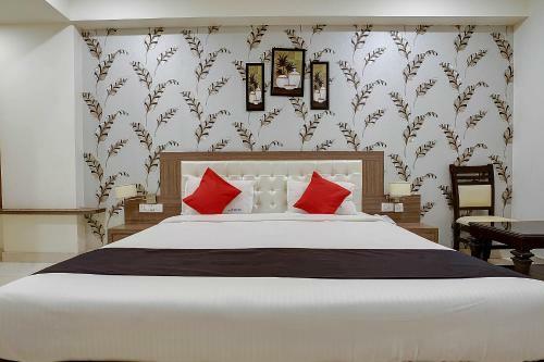 Capital O 49135 Sri Simran Park Hotel