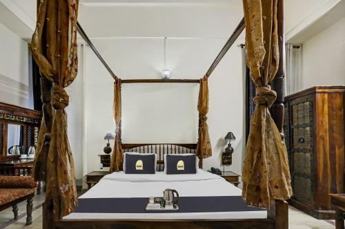 Townhouse Oak Hotel Ardency Blue