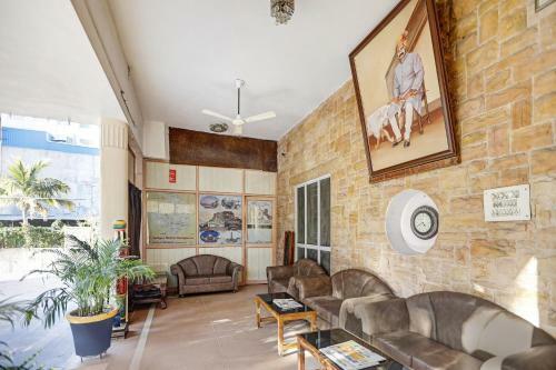 Townhouse Oak Hotel Ardency Blue