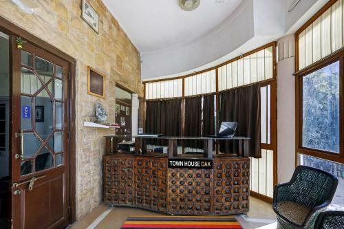 Townhouse Oak Hotel Ardency Blue