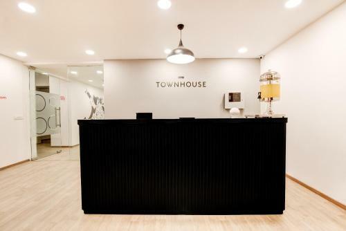 Hotel Oyo Townhouse 282 Golf Course Road Gurgaon