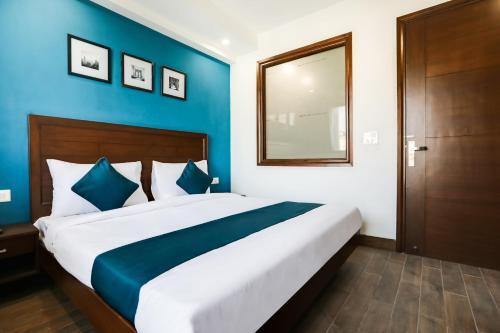 Hotel Silverkey Executive Stays 39550 Dakshin Marg Phase 2