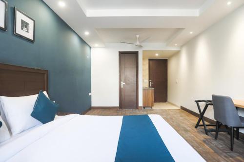 Hotel Silverkey Executive Stays 39550 Dakshin Marg Phase 2