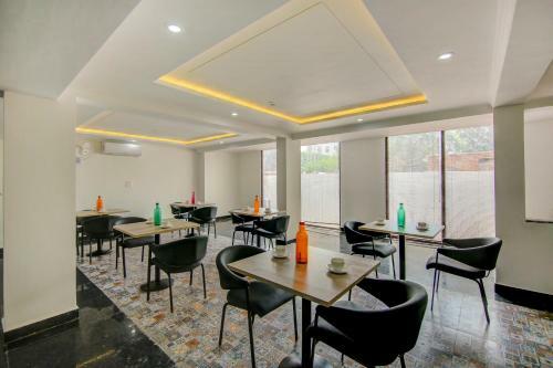 Hotel Collection O 82882 Reebah Suites