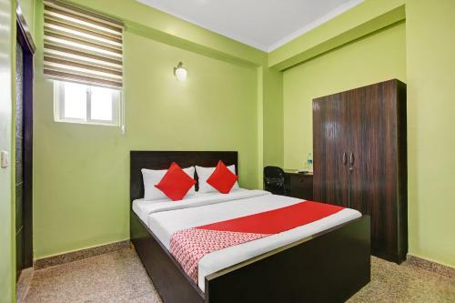 Oyo 81095 Apurwa Hotels