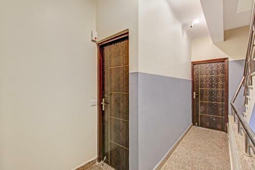 Oyo 81095 Apurwa Hotels