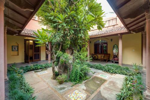 Villa Hostie Chinar Haveli - Heritage Home With Pool, Gurgaon