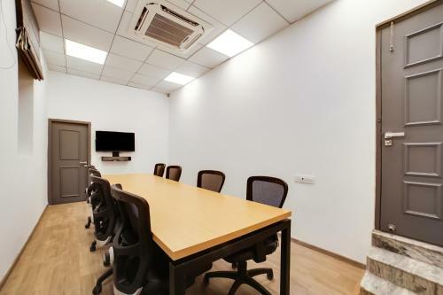 Hotel Townhouse 695 Old Gurgaon