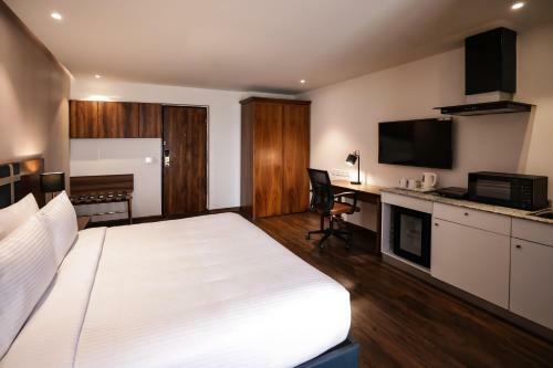 Hotel Regenta Suites Gurugram, Sohna Road, Sector 49