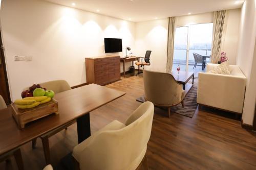 Hotel Regenta Suites Gurugram, Sohna Road, Sector 49