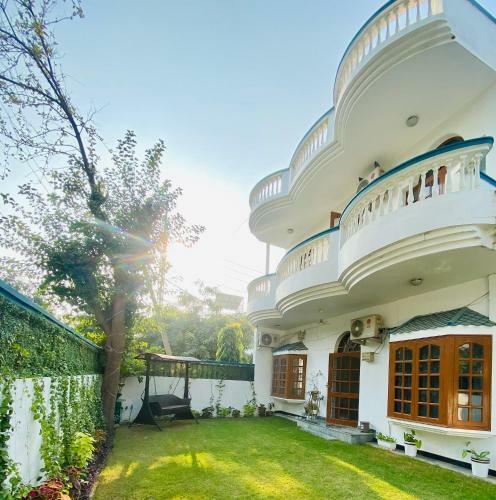 Roshani Pool Villa