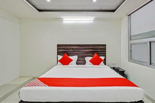 Hotel Oyo 47798 Flora Enclave