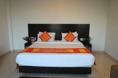Hotel Om Palace- Ajmer Road
